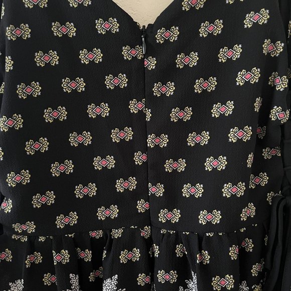 Jealous Tomato Patterned Romper with Peek-a-boo Side Ties - M - Picture 5 of 5